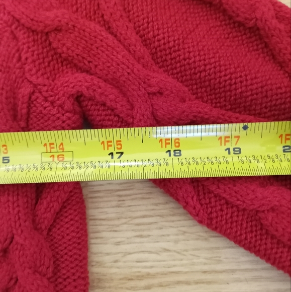 Hollister red cropped cable turtle neck sweater. Size xs. EUC. - Picture 4 of 9